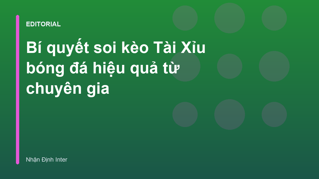 Chuyên gia đang phân tích dữ liệu soi kèo bóng đá