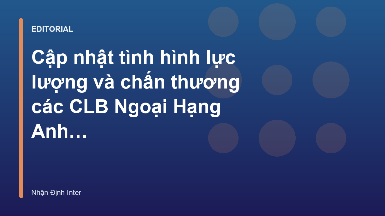 Cầu thủ bóng đá đang được chăm sóc y tế trên sân